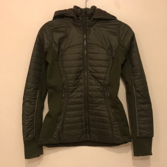 lululemon First Mile Jacket in Military Green - Picture 6 of 8